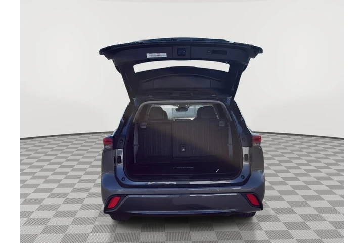 $38989 : 2021 Highlander Hybrid Limited image 5
