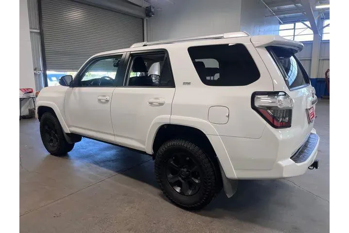 $31992 : Toyota 4Runner 2018 4x4 SR5 image 5