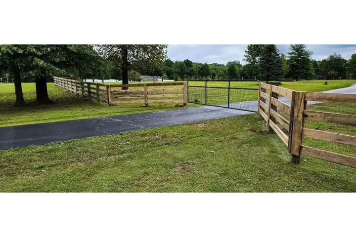 Durable Fence Panels Farm image 1