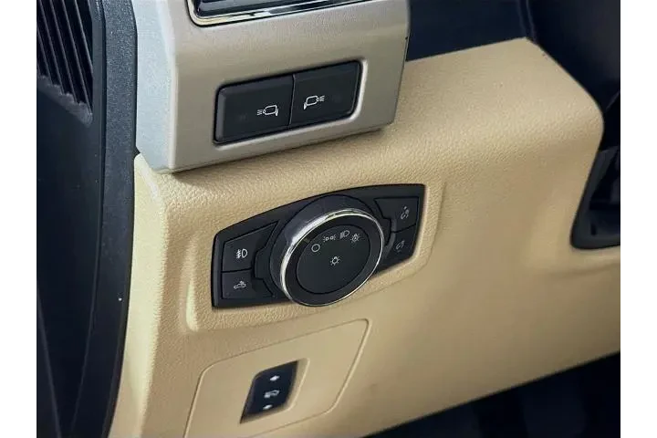 $18777 : Ford F-150 2017 4x4 Lariat 4 image 10