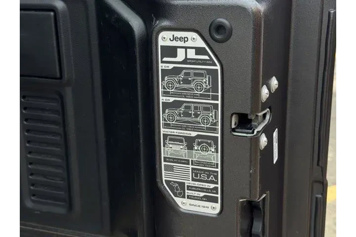 $33420 : Jeep Wrangler Unlimited 2021 image 9
