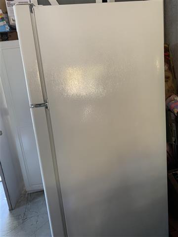 $350 : Refrigerador GE image 3