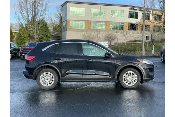 $16983 : Ford Escape 2020 AWD SE 4dr image 2