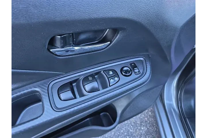 $16288 : Nissan Versa 2025 SV 4dr Sed image 10