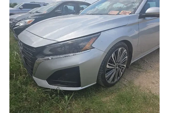 $20247 : Nissan Altima 2023 2.5 SL 4d image 1