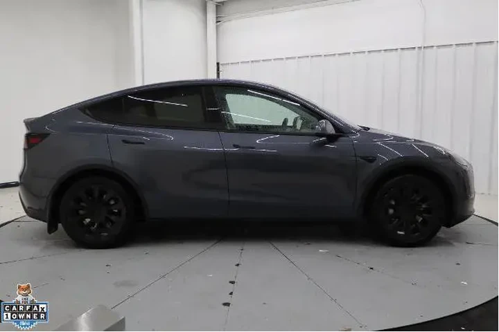 $31795 : Tesla Model Y 2023 4dr Cross image 1