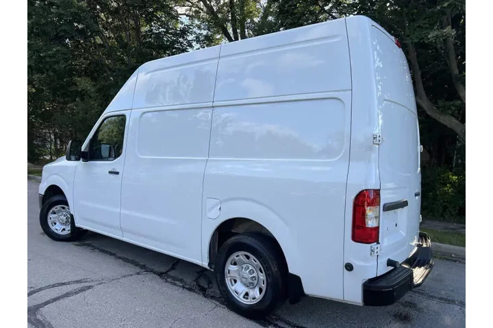 $16995 : 2017 NV 2500 HD S image 5