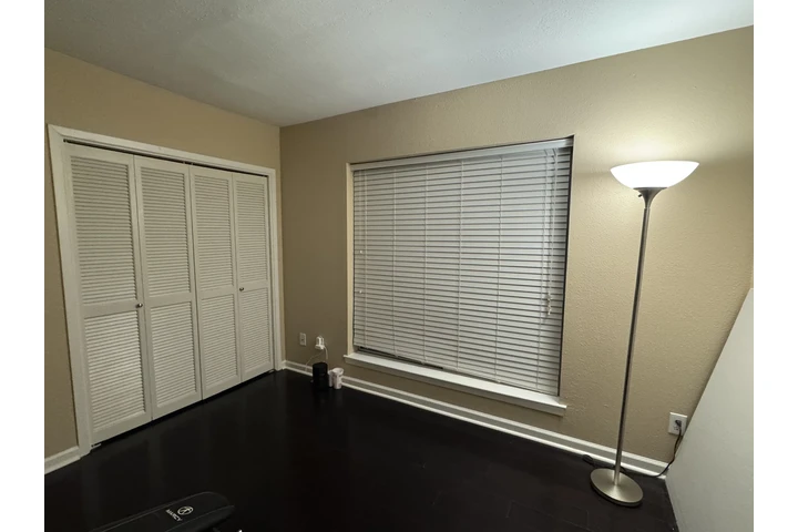 $550 : Se renta cuarto image 2