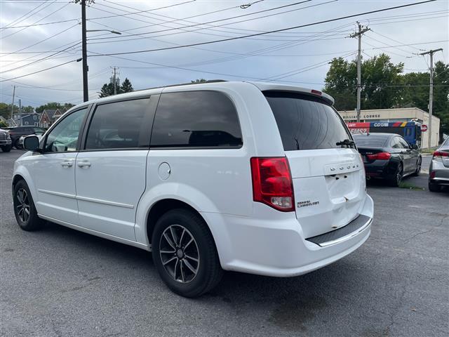 $9995 : 2017 Grand Caravan image 8