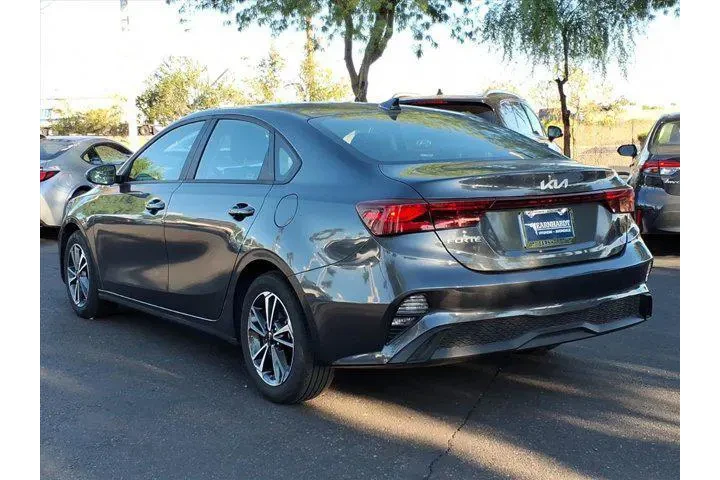 $18630 : Kia Forte 2024 LXS 4dr Sedan image 3