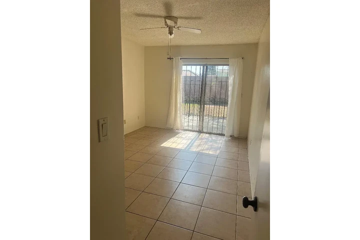 $1400 : Downey 3 & 2 Available image 3