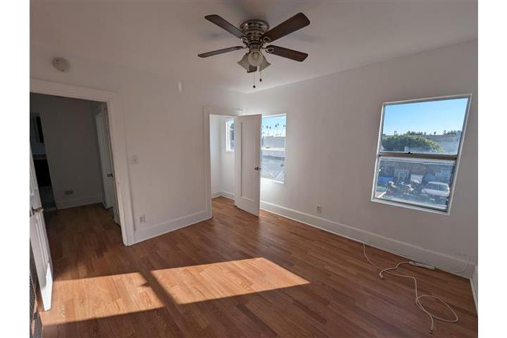 L.A.UPSTAIRS 2 BEDROOM APT image 3