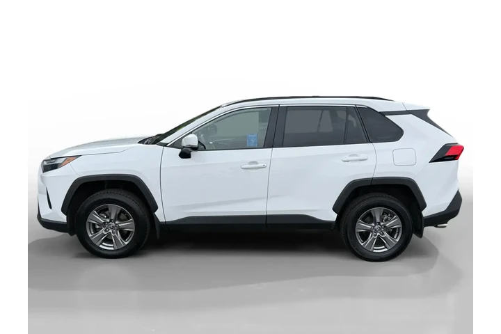 $26303 : Toyota RAV4 2024 XLE 4dr SUV image 2