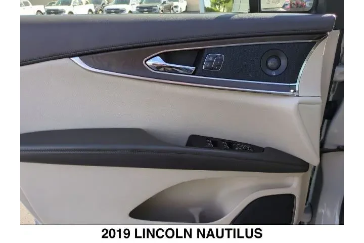 $19875 : Lincoln Nautilus 2019 AWD Re image 10