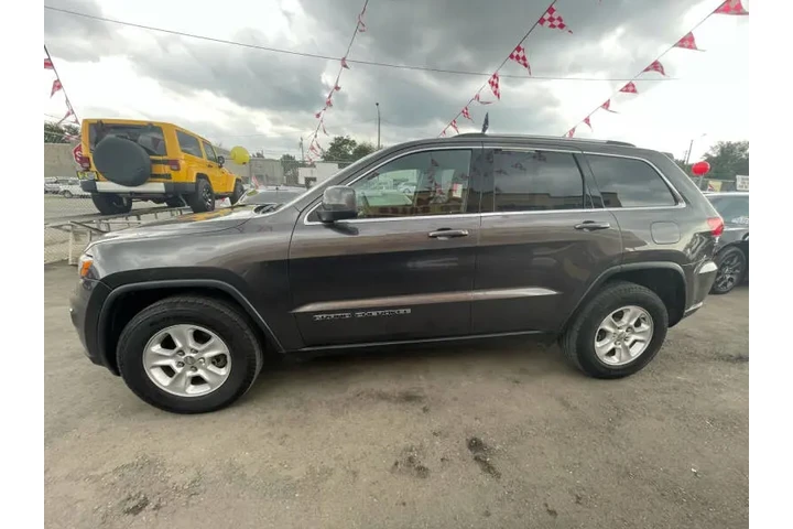 2017 Grand Cherokee Laredo image 5