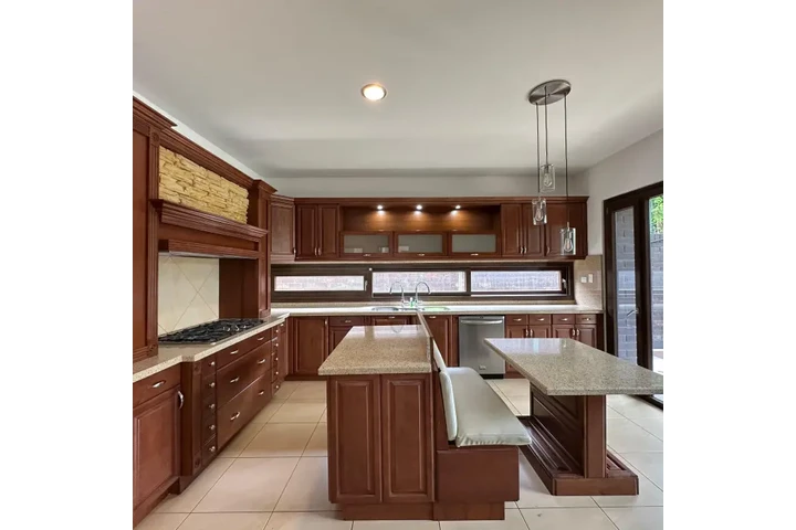 $1150000 : Casa Amplia en Venta en Zona 1 image 8