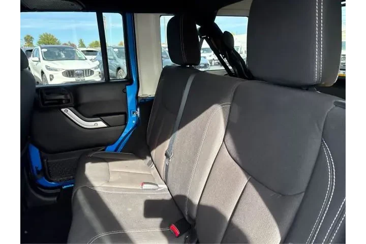 $19734 : Jeep Wrangler Unlimited 2015 image 10