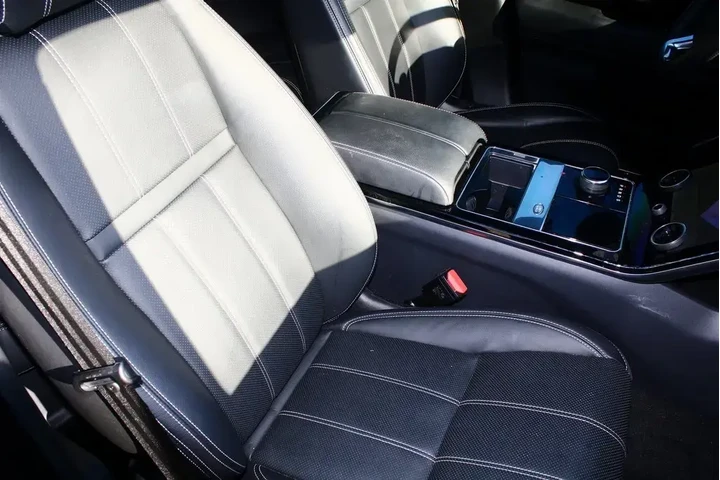 $28150 : Land Rover Range Rover Velar image 8