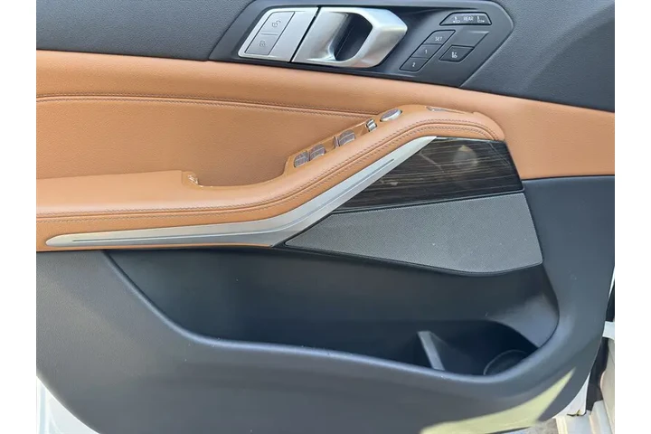 $30991 : 2019 X7 xDrive40i image 7