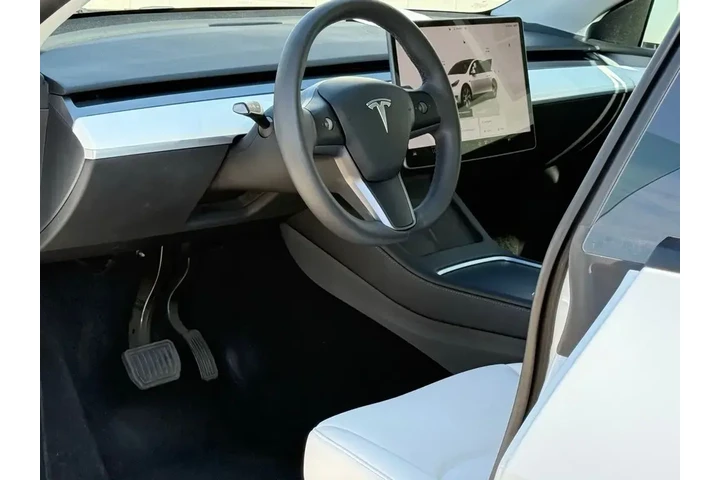 $25989 : Tesla Model Y 2023 AWD Long image 6