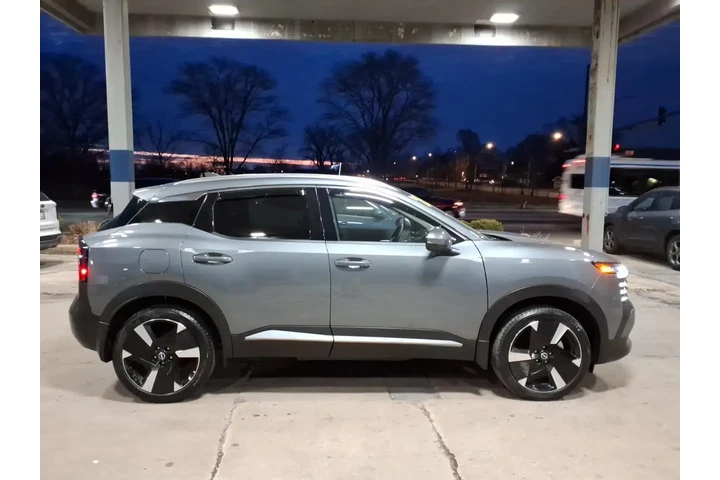 $24823 : Nissan Kicks 2025 AWD SR 4dr image 2