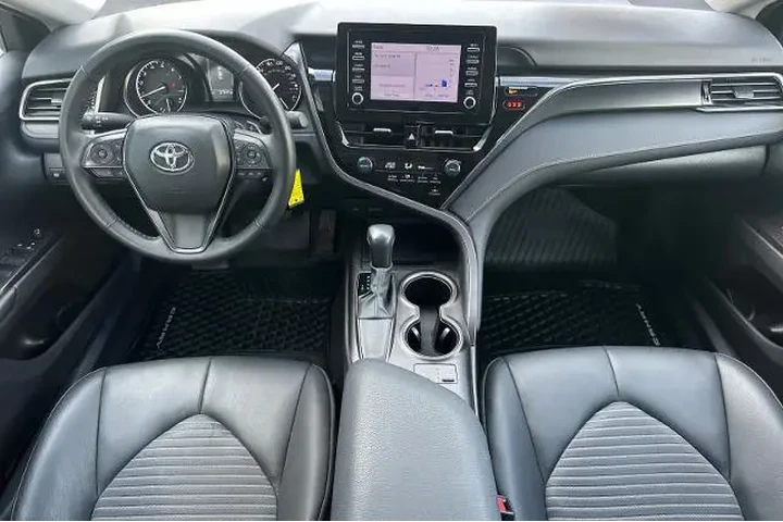 $27995 : Toyota Camry 2024 SE 4dr Sed image 3