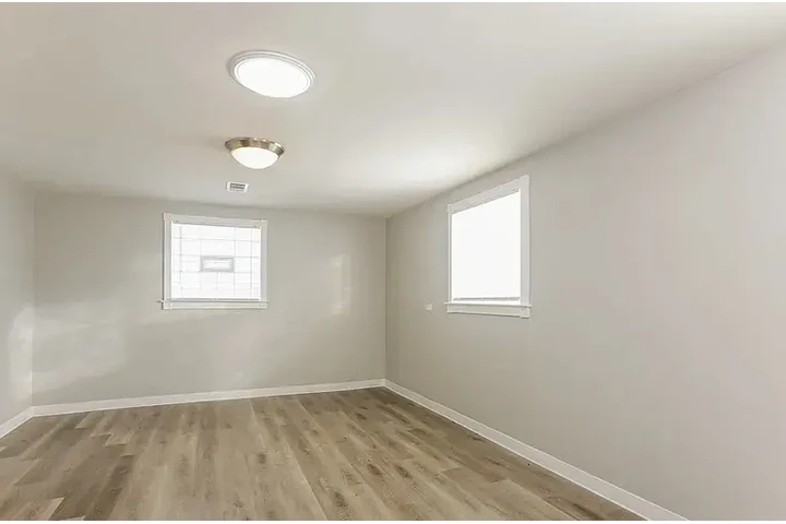 $1460 : HOUSE AVAILABLE IN CHICAGO IL image 3