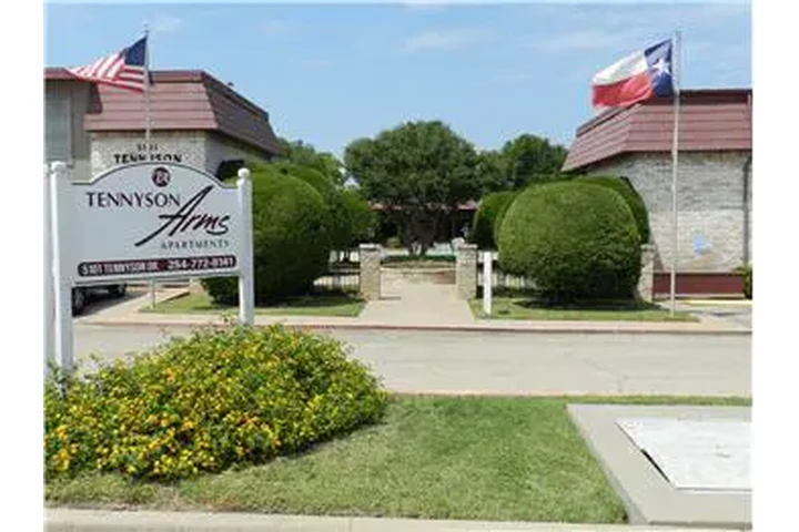 $1050 : Rental property with 2 bedro image 1