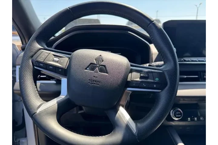 $24745 : Mitsubishi Outlander 2024 AW image 9