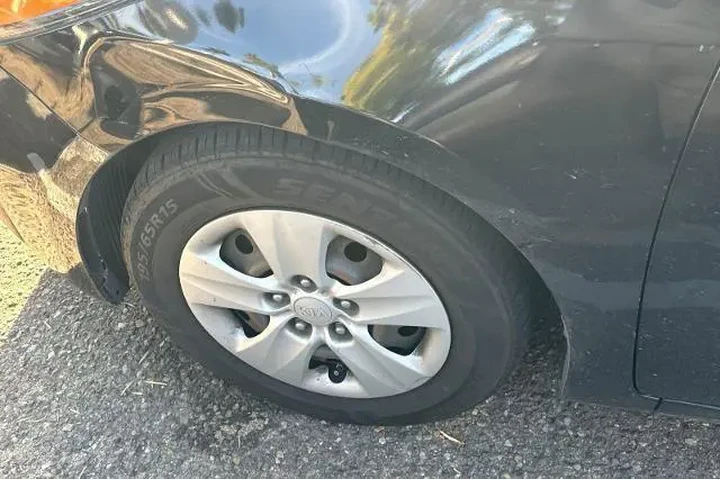 $7795 : Kia Forte 2017 LX 4dr Sedan image 6