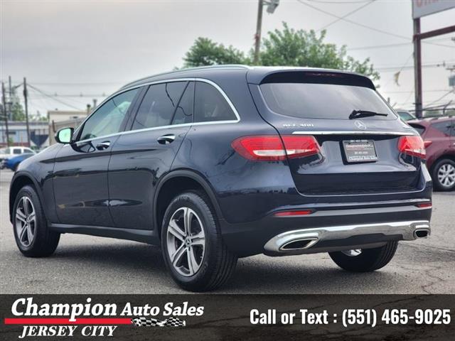 Used 2019 GLC GLC 300 4MATIC image 10