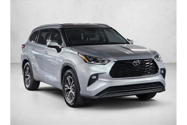 $28926 : Toyota Highlander 2021 XLE 4 image 3