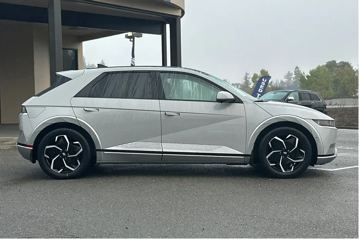 $32990 : Hyundai IONIQ 5 2024 Limited image 3