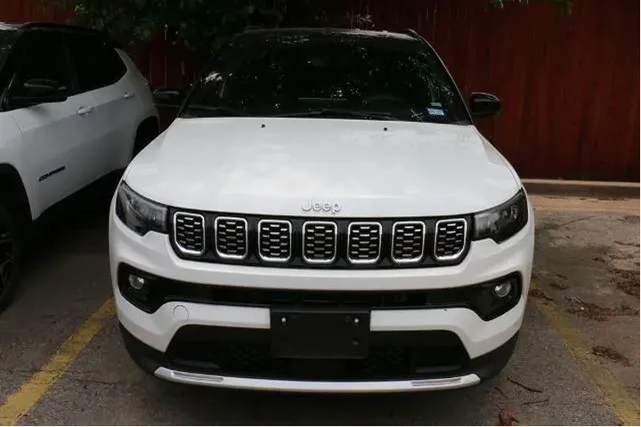 $27995 : Jeep Compass 2025 4x4 Limite image 3