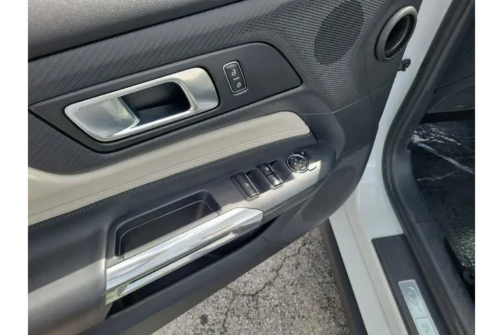 $30990 : Ford Mustang 2025 EcoBoost P image 10