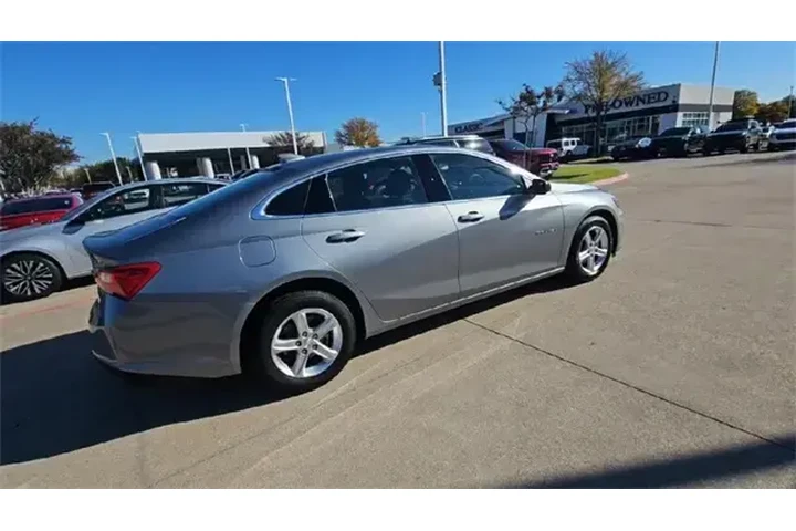 $17987 : Chevrolet Malibu 2024 LT 4dr image 8