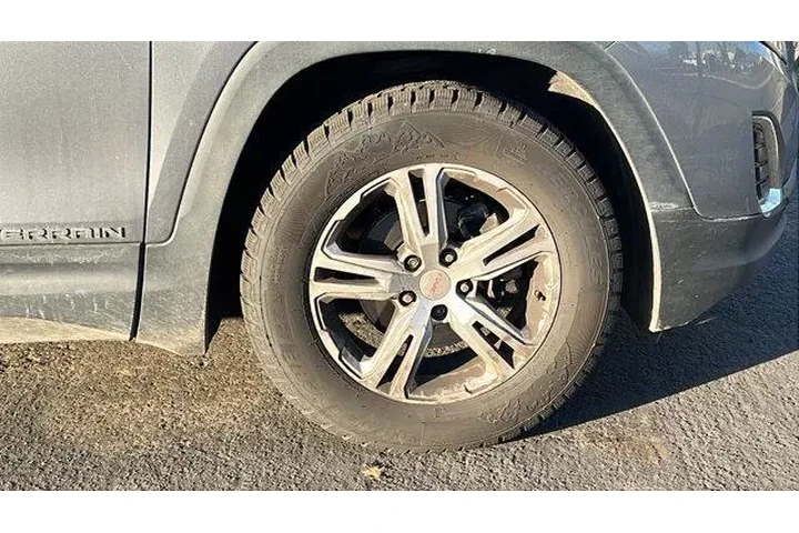 $17984 : GMC Terrain 2019 4x4 SLE 4dr image 2