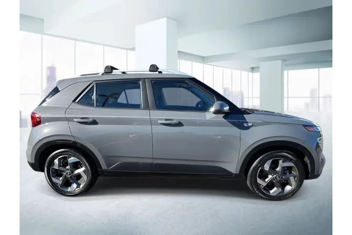 $16998 : Hyundai VENUE 2022 SEL 4dr C image 2