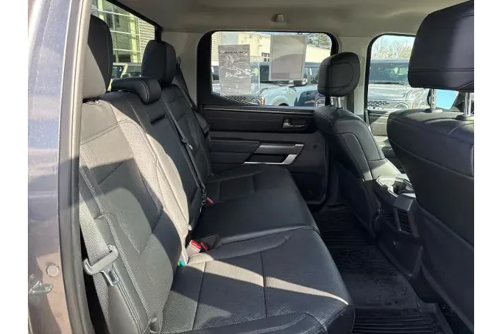 $38495 : Toyota Tundra 2022 4x4 SR5 4 image 9