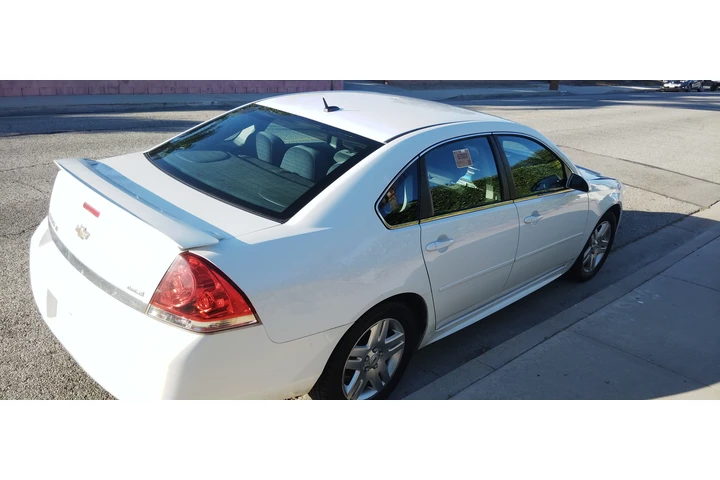 $2500 : CHEVY IMPALA 2011 image 3