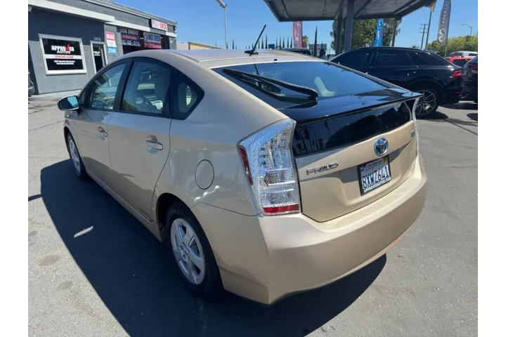 $9998 : 2011 Prius One image 6