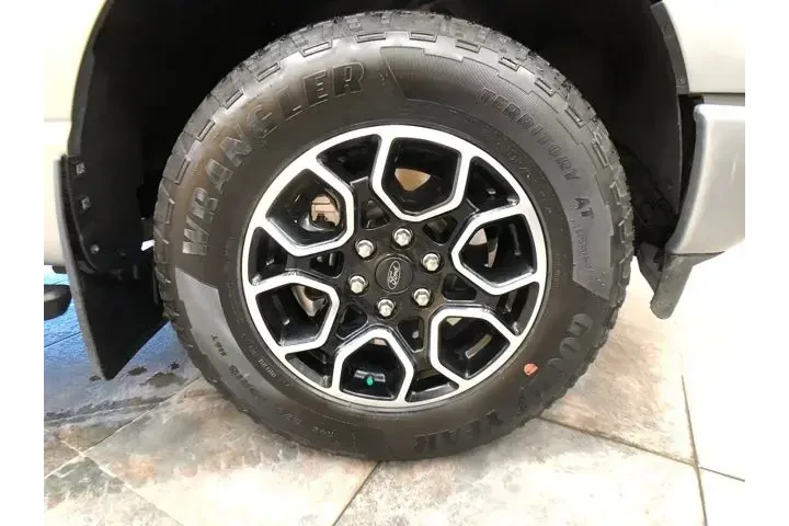 $39871 : Ford F-150 2023 4x4 XLT 4dr image 9