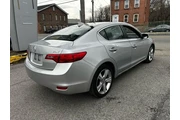 2013 ILX 5-Spd AT w/ Technolo thumbnail