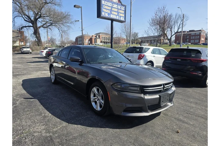 $8900 : 2015 Charger SE image 4