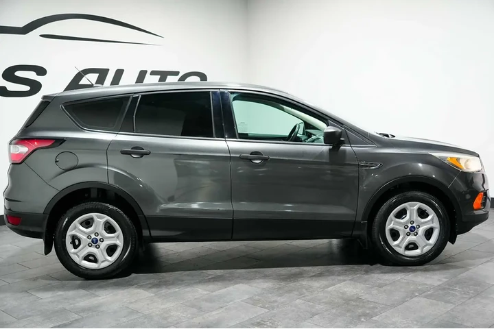 $9491 : 2017 Escape image 7