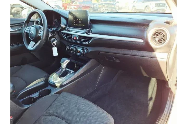 $14776 : Kia Forte 2021 FE 4dr Sedan image 10