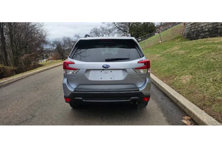 $23995 : 2023 Forester Premium image 9