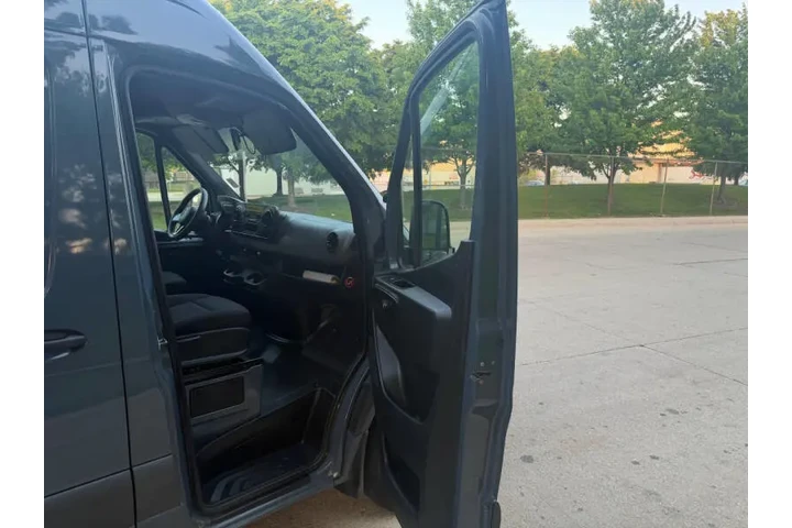 $27997 : 2019 Mercedes-Benz Sprinter 2 image 10