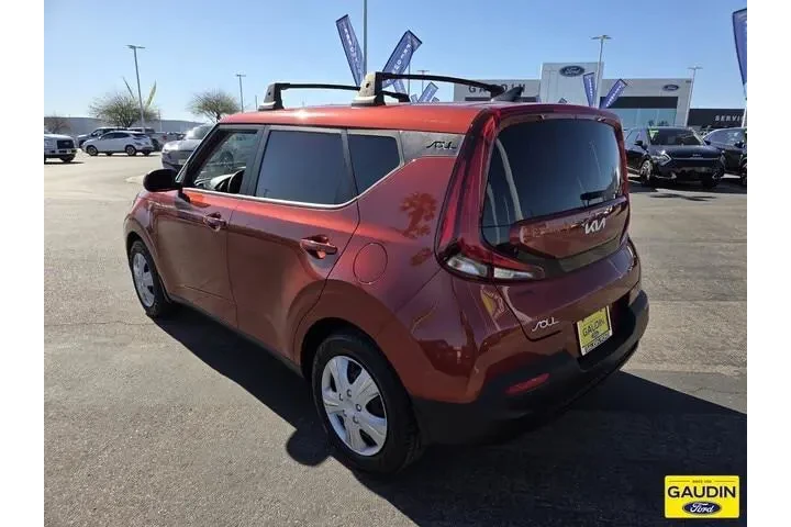 $12995 : Kia Soul 2022 LX 4dr Crossov image 5