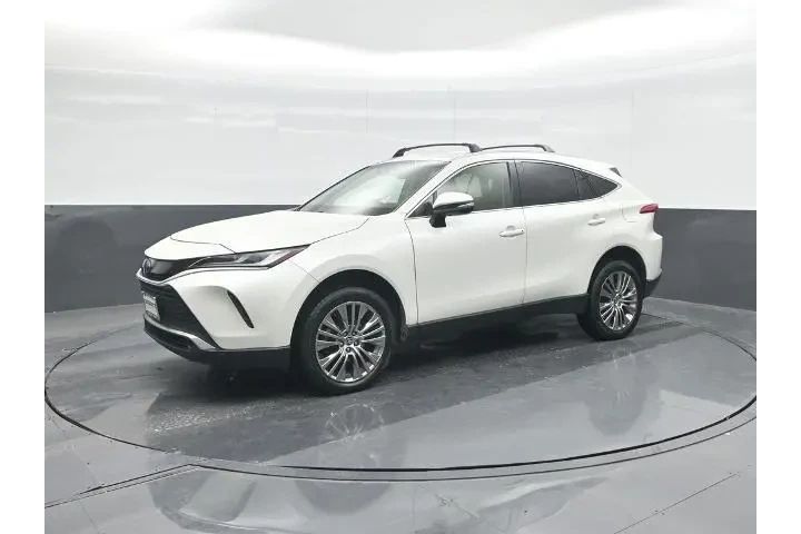 $26997 : Toyota Venza 2022 AWD XLE 4d image 1